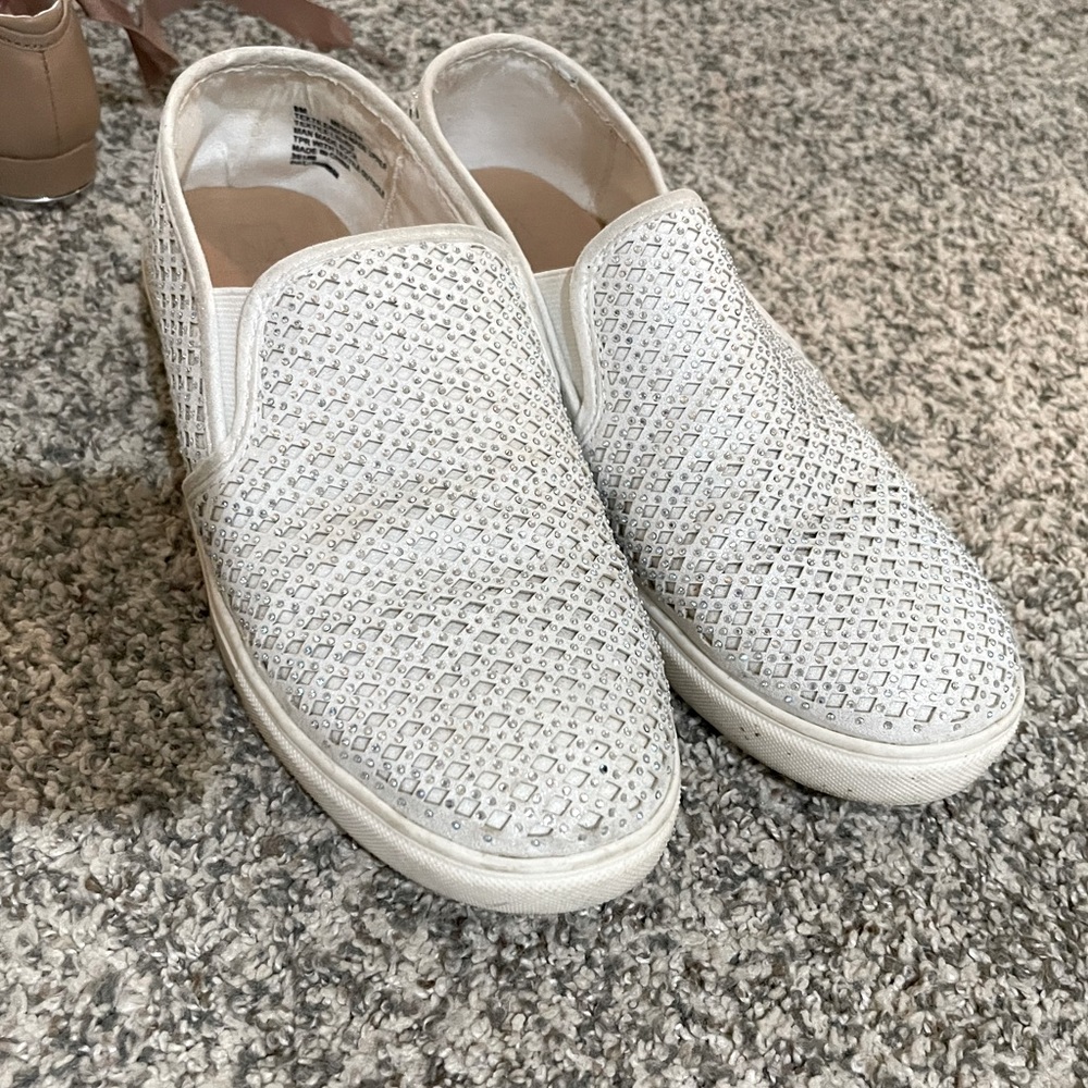 White, flat sneakers with rhinestones